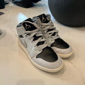 Air Jordan 1 mid Black and Gray High-Top Sneakers!